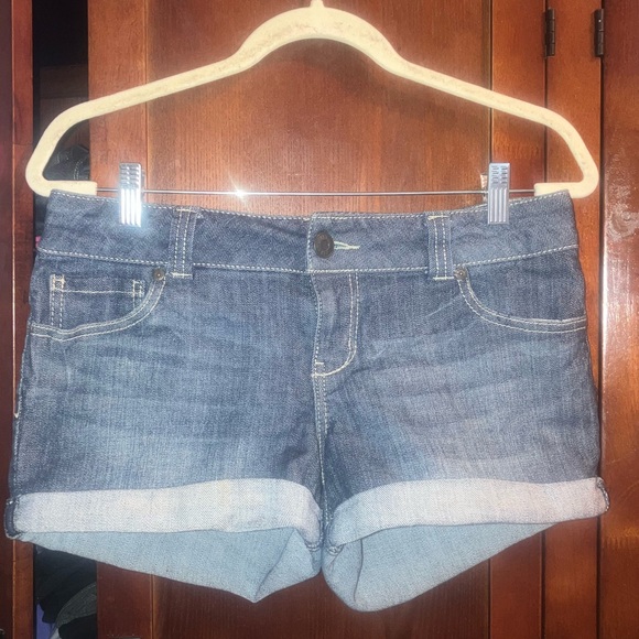 Celebrity Pink Jeans Dark Denim Mini Cuffed Shorts Belt Loops & Real Pockets sz9 - Picture 2 of 12